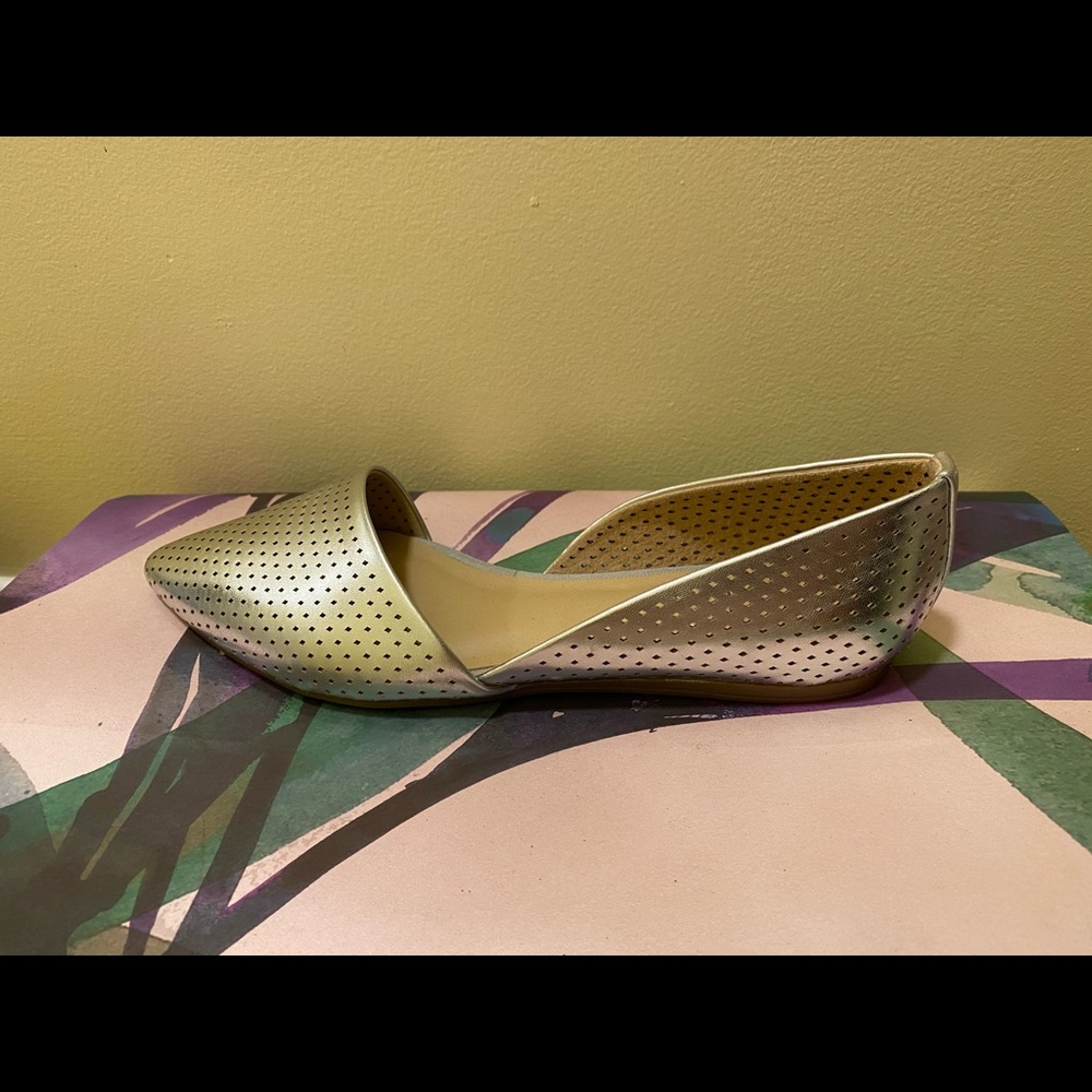 Final Price!  NWOT Franco Sarto Honey2  Silver Metallic Faux Leather Flats 7.5 - Picture 2 of 9
